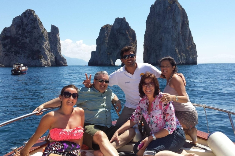 Capri : croisière d’une journée en petit groupeCroisière d’une journée à Capri en petit groupe de Sorrente
