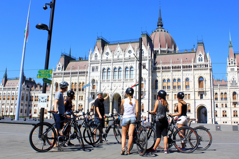 E-biketour Boedapest met koffiestop2,5-uur durende tour met Buda Castle District