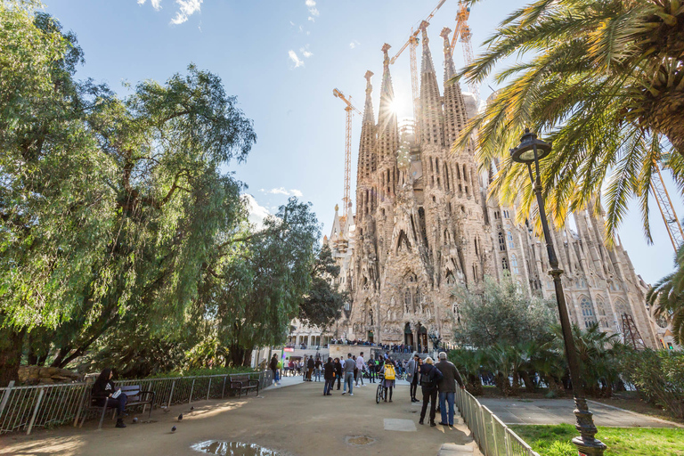Barcelona: Sagrada Familia and Park Guell Combo Guided Tour Sagrada Família followed by Park Güell