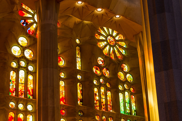 Barcelona: Sagrada Familia Tour met optie voor toegang tot de torenRondleiding zonder toegang tot de toren