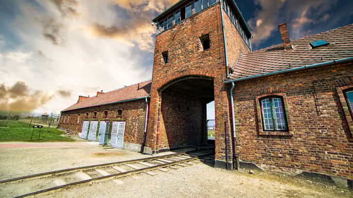 auschwitzbirkenau guided tour from krakow