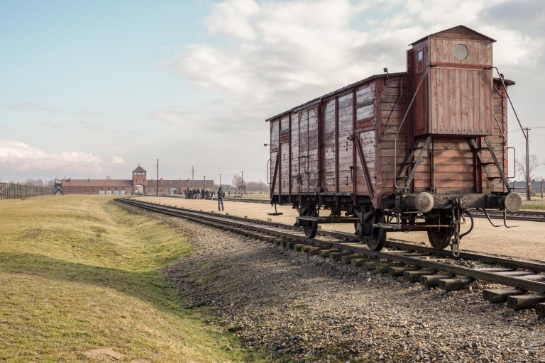 Auschwitz-Birkenau z przewodnikiem i transfer z KrakowaWspólna wycieczka po hiszpańsku z Meeting Point