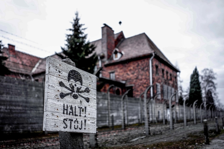 Ab Krakau: Auschwitz-Birkenau Tour & TransferTour auf Spanisch mit Gruppentransfer ab Treffpunkt