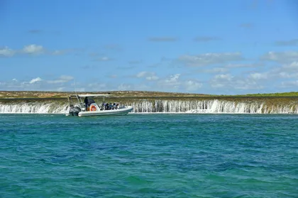 Cygnet Bay Einzigartige Gezeiten-Wasserfall-Riffe Panorama-Kreuzfahrt