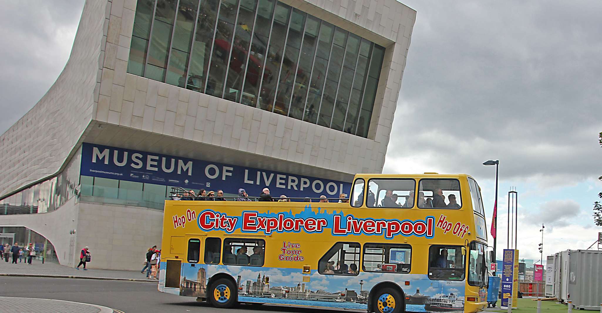 tour bus liverpool england