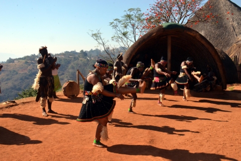 Visite du village culturel de PheZulu et de la consultation Oracle