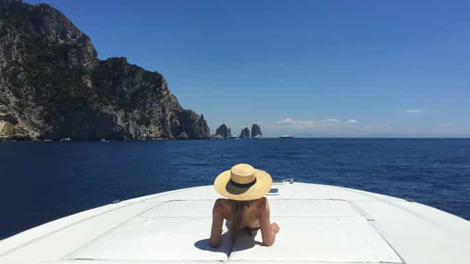 excursão de barco privado de meio dia em capri