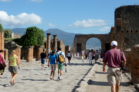 De Nápoles: Excursão particular de 1 dia a Pompéia e Costa AmalfitanaTour em inglês, italiano ou espanhol