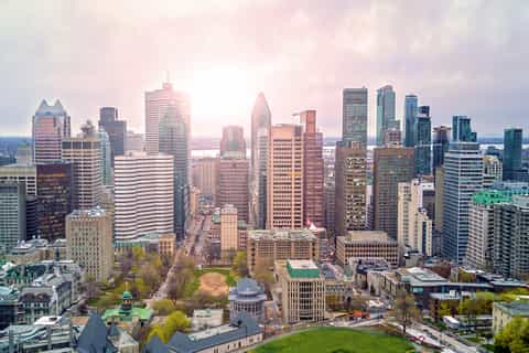 Montreal: Small Group Sightseeing Tour with Seasonal Cruise