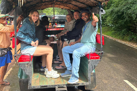 Colombo: Pidurangala Rock Sunrise Hike & Village Tour