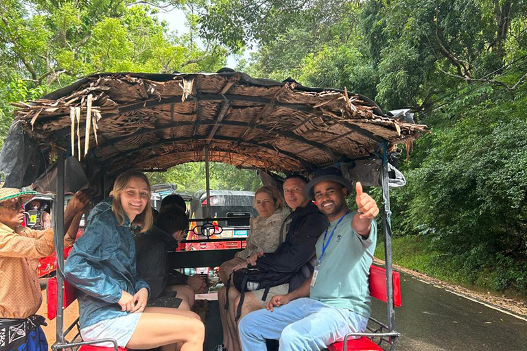 Colombo: Pidurangala Rock Sunrise Hike & Village Tour