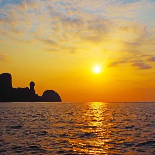 Krabi: Phi Phi Sunrise & 4 Islands by Speedboat with Lunch