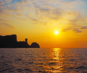 Krabi: Phi Phi Early Bird & 4 Island by Speedboat with Lunch