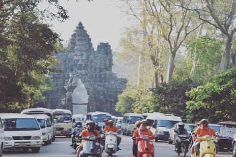 angkor tour on a vespa scooter