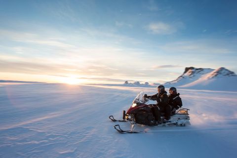 Da Reykjavik: tour ghiacciaio e Circolo d'Oro in motoslitta