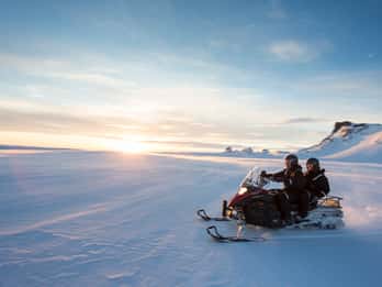 Ab Reykjavik: Golden Circle und Gletscher Schneemobiltour Ab Reykjavik: Golden Circle und Gletscher Schneemobiltour