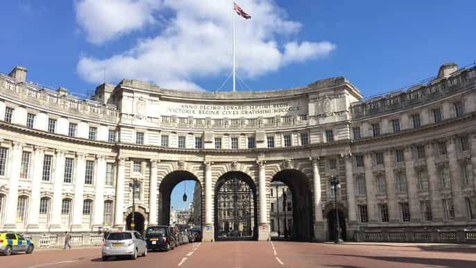 the crown walking tour of london