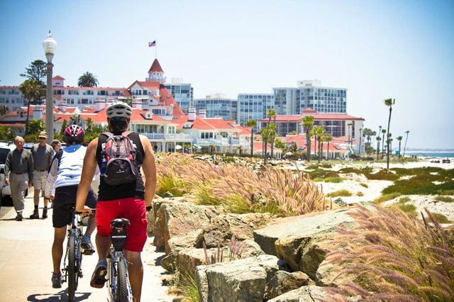 Coronado: Guided Bike Tour