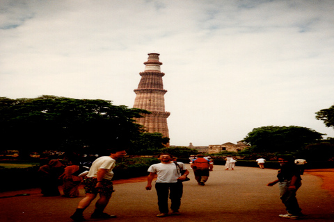 Tour di 7 giorni del Taj Mahal in India con safari delle tigri di RanthamboreTour con comoda auto con aria condizionata e solo guida locale