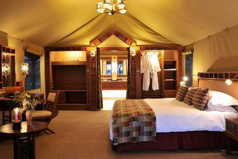 Safari com pernoita em Serena SweetwatersViagem nocturna