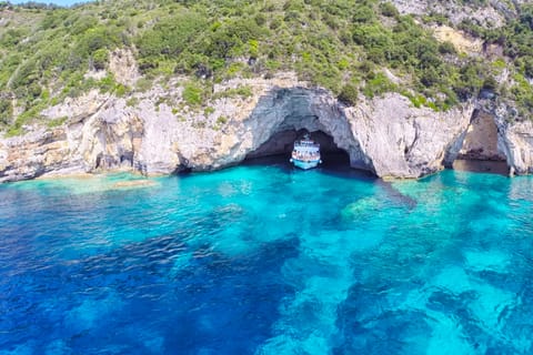 De Corfu: Cruzeiro de 1 Dia às Ilhas Paxi e Grutas Azuis
