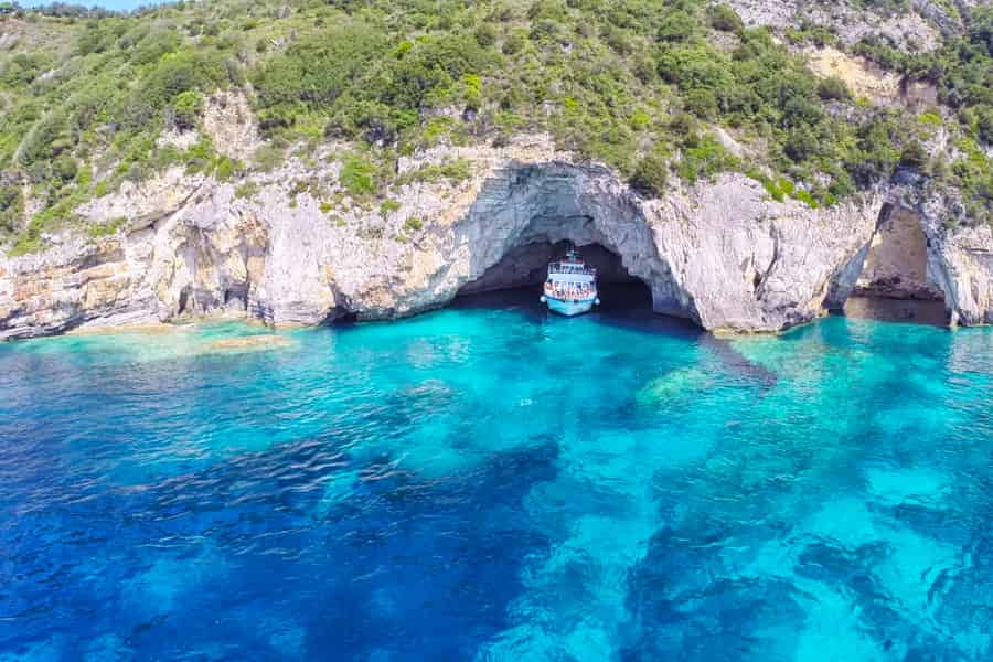 Ab Insel Korfu: Tagestour zu den Paxi-Inseln & Blauen Höhlen. Foto: GetYourGuide Ab Insel Korfu: Tagestour zu den Paxi-Inseln & Blauen Höhlen. Foto: GetYourGuide