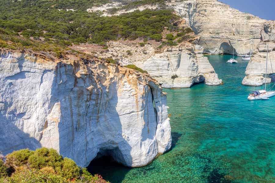 Adamas: Kleftiko-Segeltagestour mit Schnorcheln und Mittagessen. Foto: GetYourGuide Adamas: Kleftiko-Segeltagestour mit Schnorcheln und Mittagessen. Foto: GetYourGuide