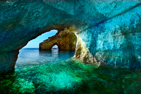 Excursão Particular à Praia de Navagio e Grutas Azuis