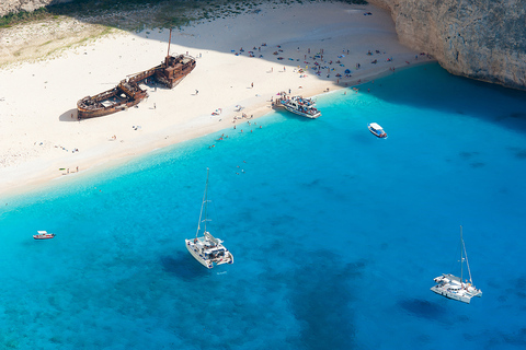 Prywatna wycieczka po plaży Navagio Shipwreck Beach i Blue CavesPrywatna wycieczka na plażę Navagio Shipwreck i Błękitne Jaskinie