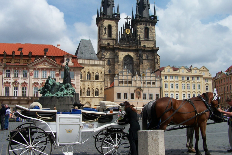 Praga antigua y ciudad judía y puente de Carlos: recorrido a pie de 2,5 horasTour en inglés y alemán.