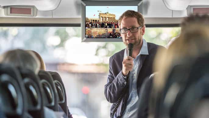 berlin video time travel bus tour in german