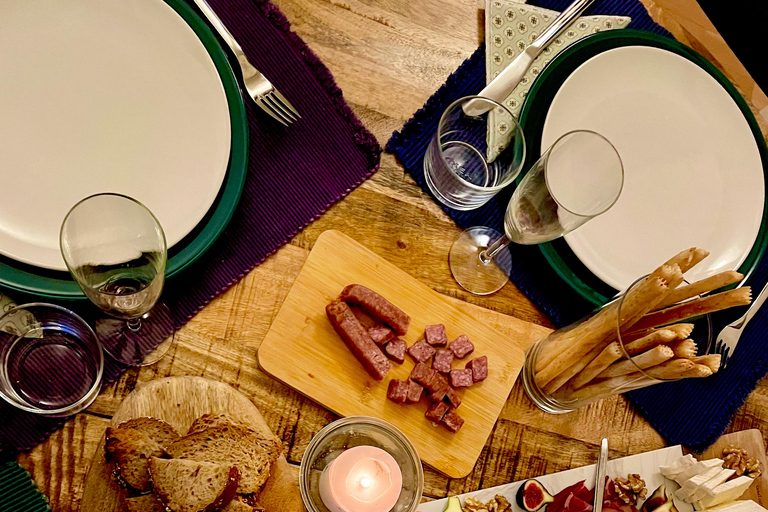 Zurich: Home-Hosted Cheese Dinner with Fondue or Raclette