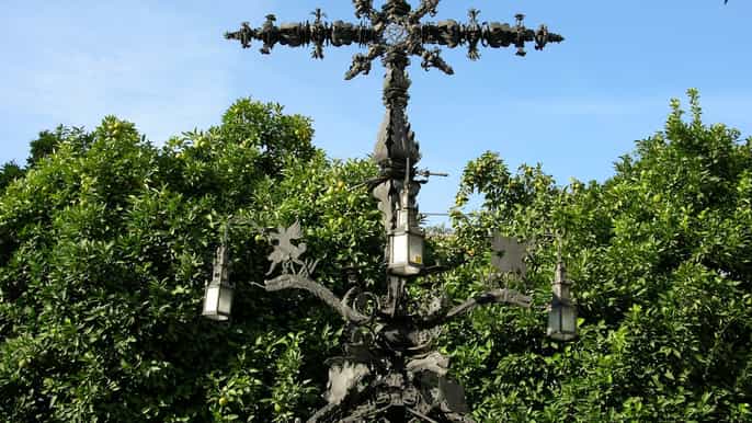 seville enchanted walking tour in spanish