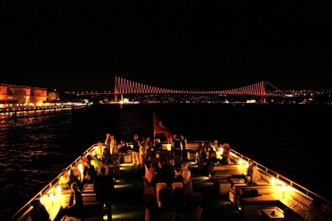 Istanbul : dîner-croisière sur le Bosphore et divertissementIstanbul : croisière sur le Bosphore avec dîner et alcool