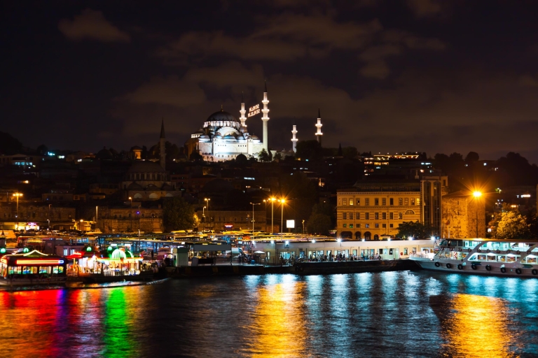 Istanboel: rondvaart over de Bosporus met diner en vermaakIstanboel: rondvaart over de Bosporus met diner en frisdrank