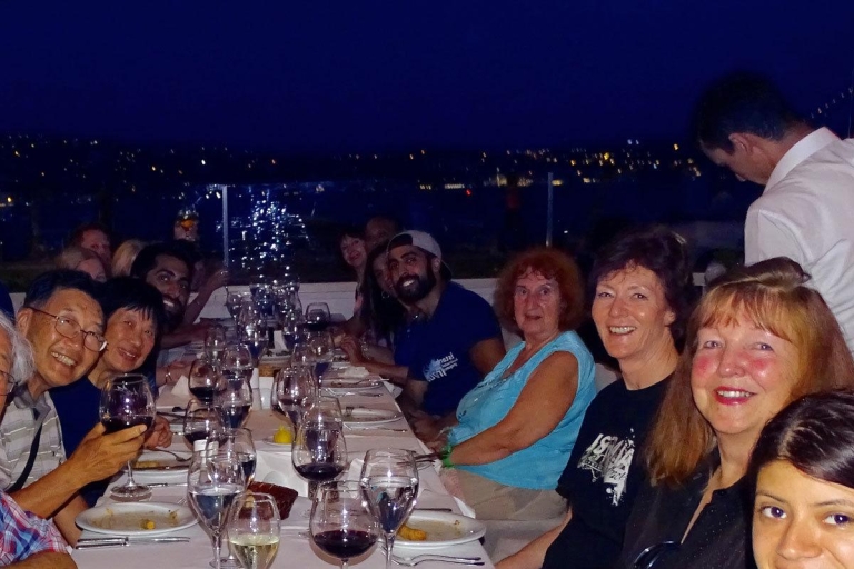 Istanbul: Bosporus-Bootsahrt mit Abendessen & EntertainmentIstanbul: Bosporus-Dinner-Bootstour - nur Getränke & Dinner