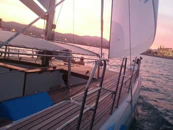 Ab Palma de Mallorca: Katamaran-Fahrt bei Sonnenuntergang Ab Palma de Mallorca: Katamaran-Fahrt bei Sonnenuntergang