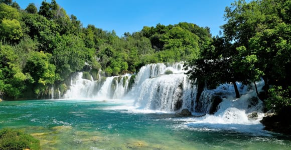 Von Omiš: Krka-Wasserfälle und Trogir-Gruppentour Von Omiš: Krka-Wasserfälle und Trogir-Gruppentour