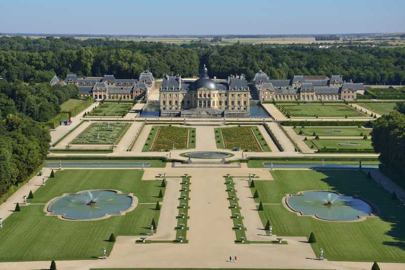 Vaux le Vicomte Chateau Entry Ticket and Chateaubus Transfer