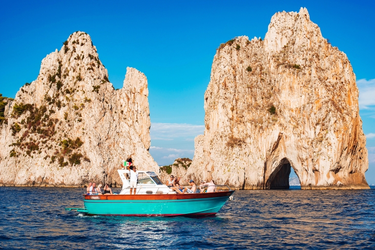 z Sorrento: Capri Select Boat Tour z Błękitną GrotąSorrento: Capri Select Boat Tour z Błękitną Grotą