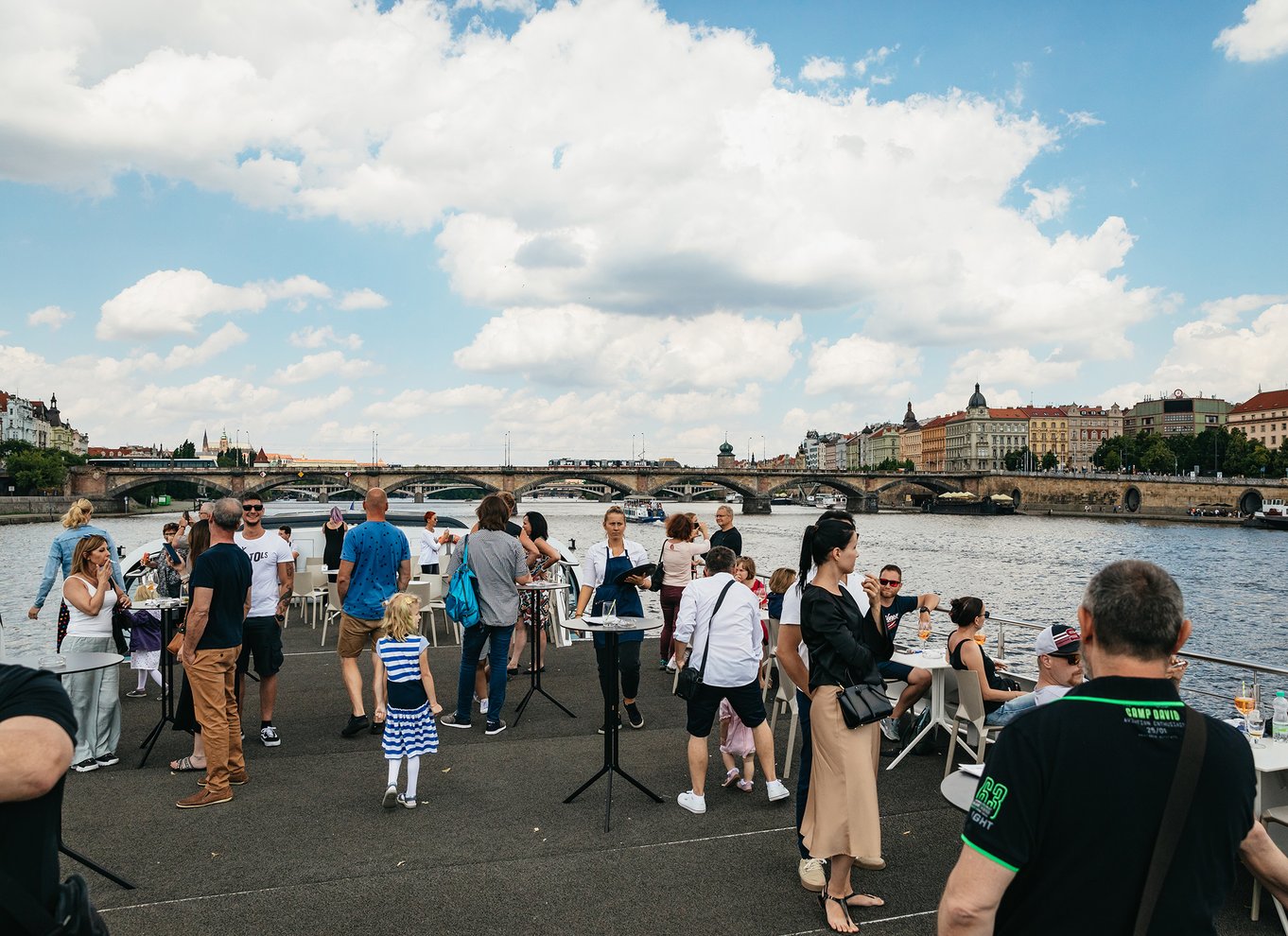 Prag: Frokostkrydstogt på Moldau i en åben glasbåd