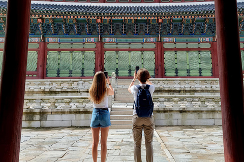 Seoul Layover: Private All-Inclusive Walking Highlights Tour