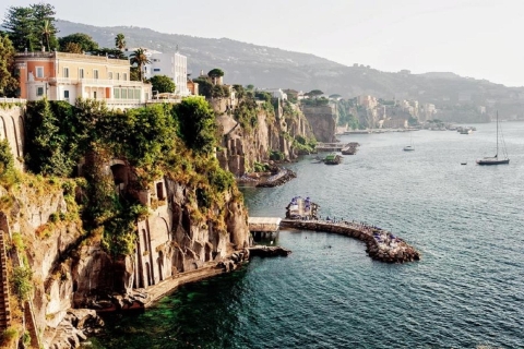 Traslado privado de Amalfi a Sorrento con servicio de recogida del hotelTraslado Privado De Amalfi al Hotel de Sorrento - Día