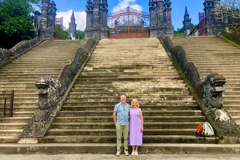 Hue : Excursion en ville en voiture privée avec chauffeur anglophone