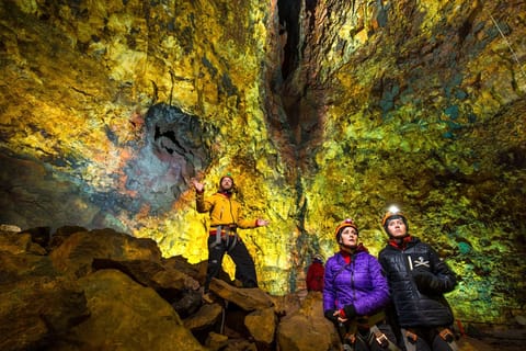Reykjavik: Thrihnukagigur Volcano Guided Hiking Day Trip