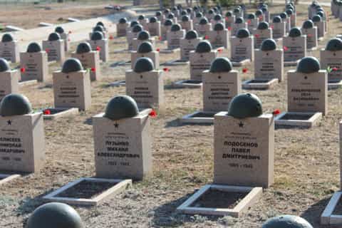 Tour to Rossoshka Memorial in Volgograd