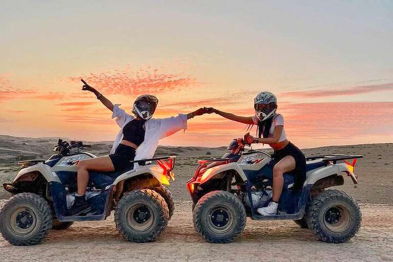Marrakesz: Agafay Quad Tour z przejażdżką na wielbłądzie, kolacją i pokazemMarrakesz: Agafay Desert Quad Bike, Przejażdżka na wielbłądzie i Dinner Show