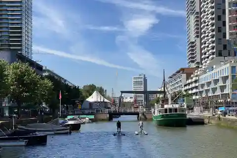 Прокат водных велосипедов Schiller в Морском районе Роттердама
