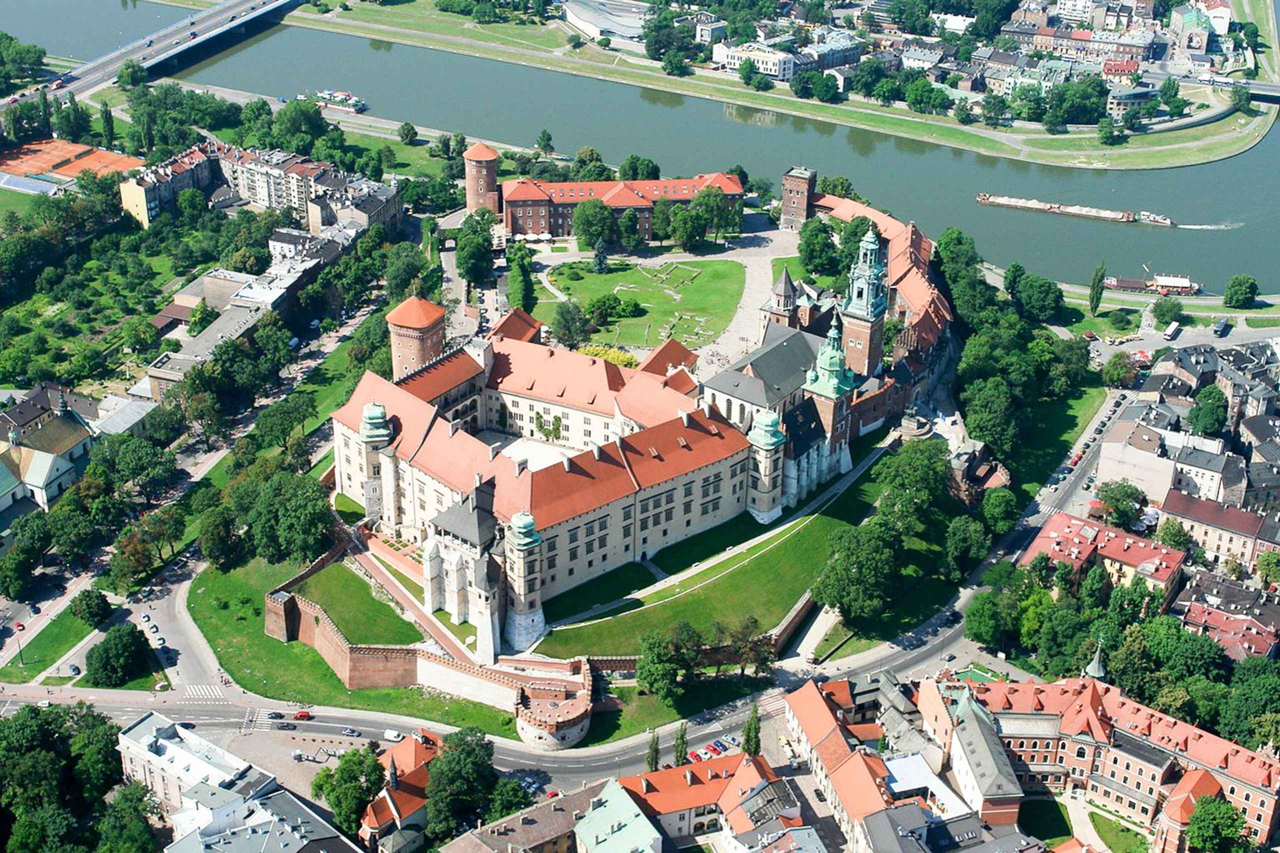 Wawel castle. Королевский замок на Вавеле. Холм Вавель. Вавельский замок с птичьего полета. Королевский дворец в Варшаве.