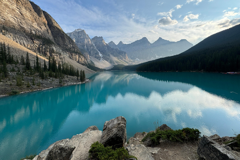 Von Banff aus: Shuttle-Bus nach Lake Louise und Moraine Lake.